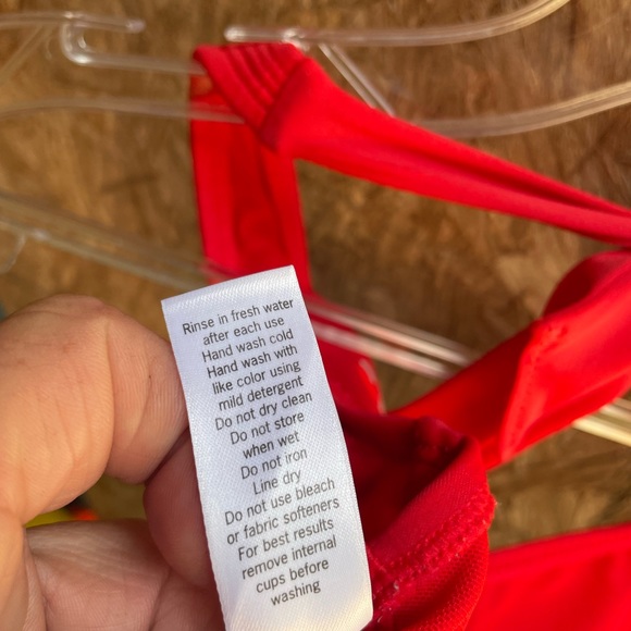 ATHLETA SWIM TOP - Picture 5 of 6